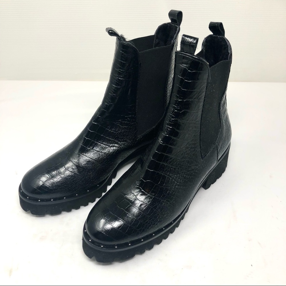 NWOT Freda Salvador SHERPA LINED Chelsea lug sole boot